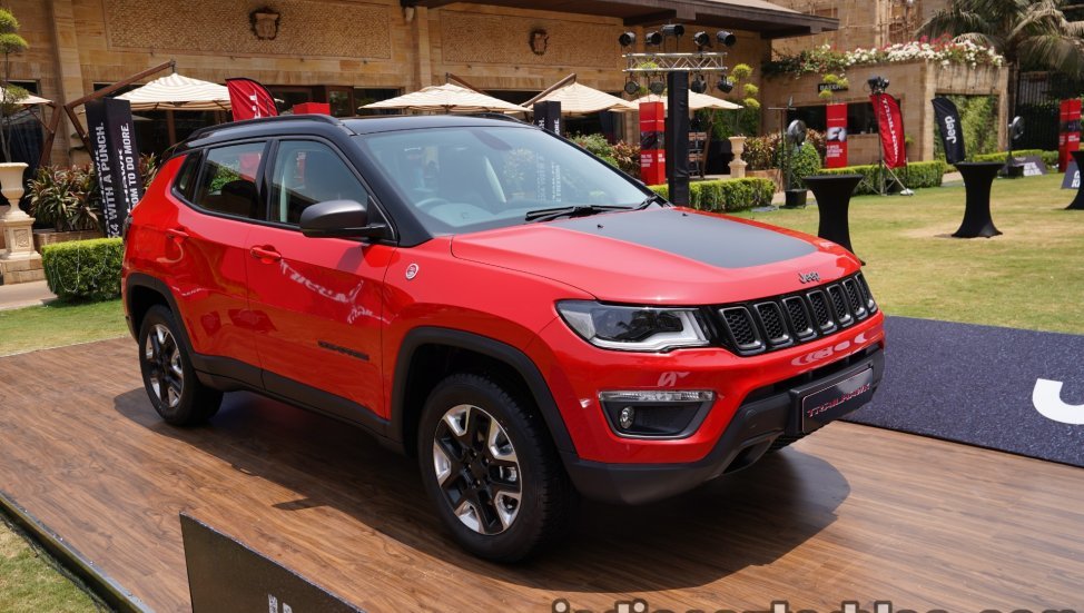 2019 Jeep Compass Trailhawk red front angle right