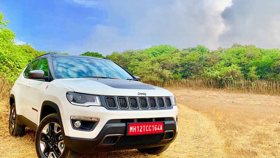 2019 Jeep Compass Trailhawk white front angle