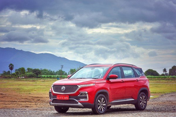 mg hector red side angle