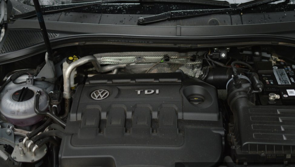 2017 Volkswagen Tiguan engine