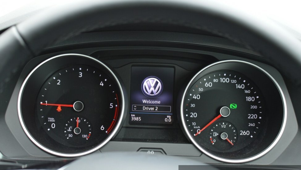 2017 Volkswagen Tiguan interior instrument cluster