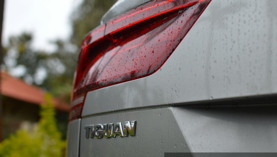 2017 Volkswagen Tiguan silver badge