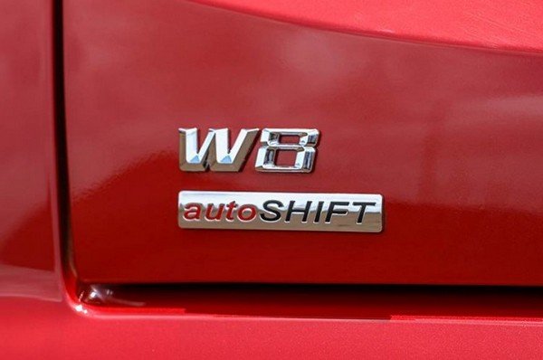 mahindra xuv300 amt red autoshift badge