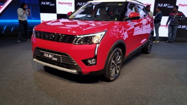 mahindra xuv300 front three quarters left side