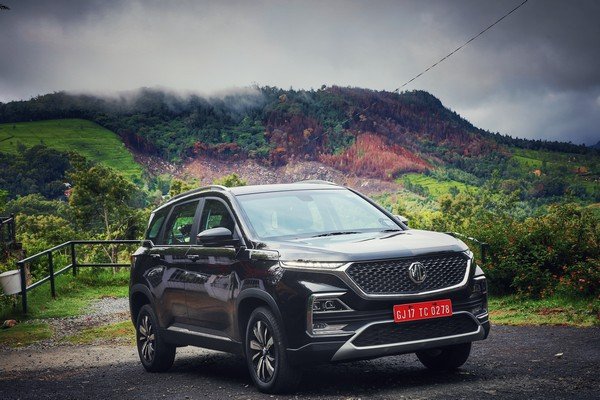 2019 MG Hector black front angle