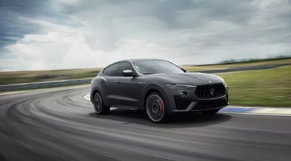 maserati levante trofeo black