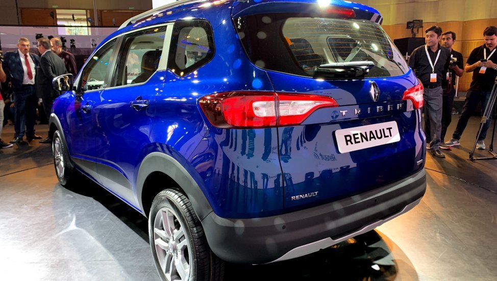 2019 Renault Triber blue rear angle