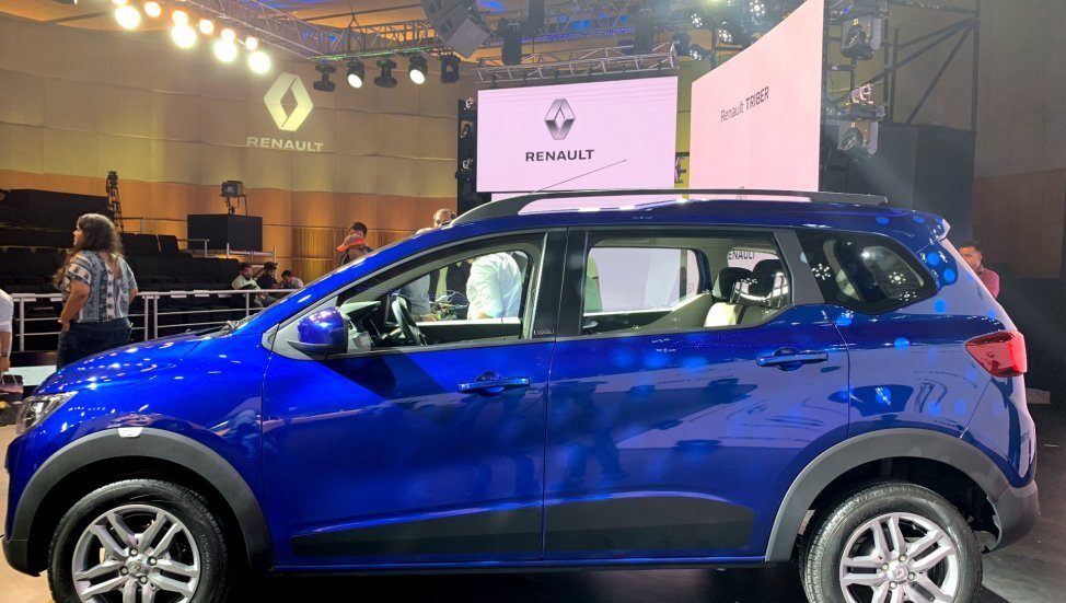 2019 Renault Triber blue side profile