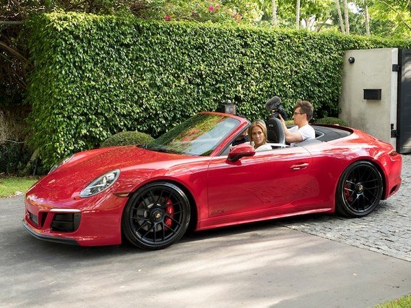 jennifer lopez red porche 911 gts cabriolet