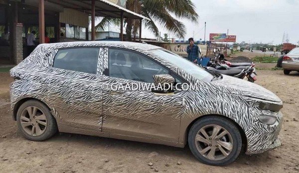 2019 tata altroz mule spy picture side