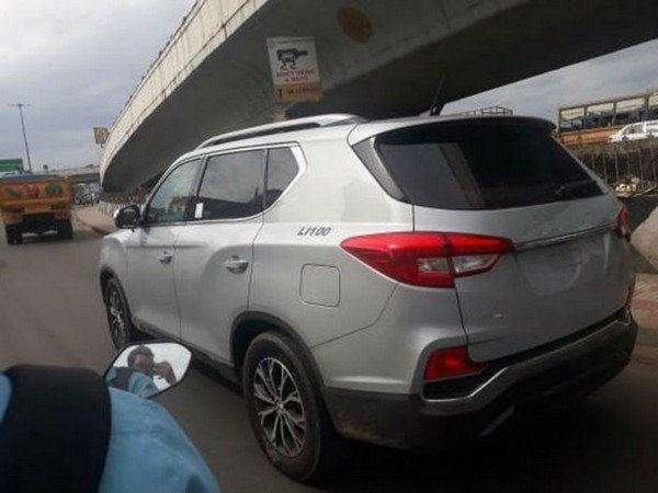 mahindra alturas g4 silver rear angle