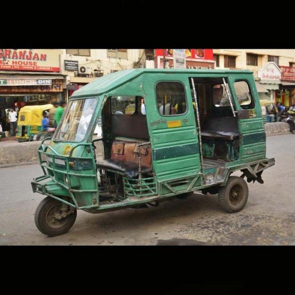 6-seater vikram green colour