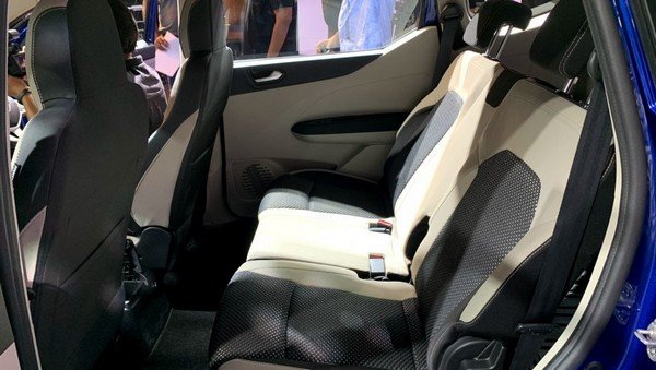 2019 renault triber interior second seat row