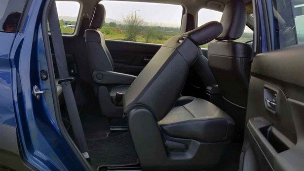 2019 maruti xl6 interior second seat row