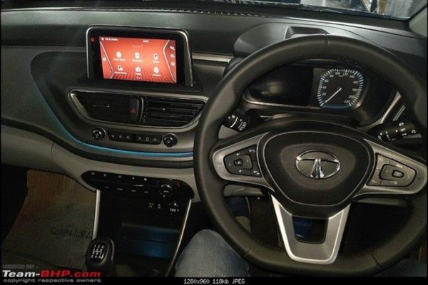 tata altroz interiors dashboard