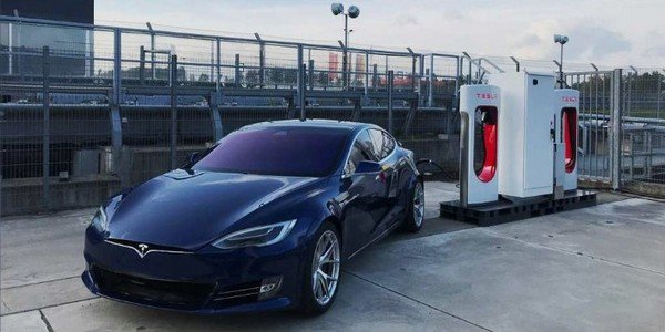 tesla model s supercharger station