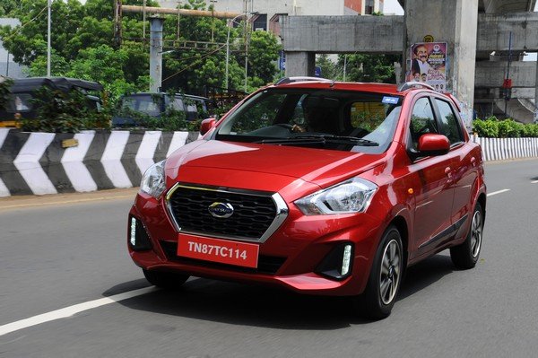 2019 Datsun Go CVT red front angle in action (1)