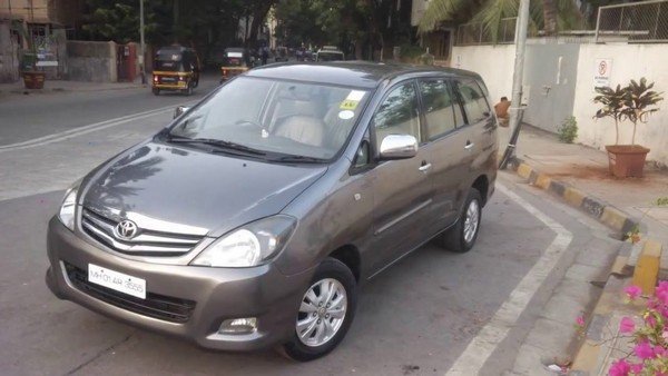 used 2010 toyota innova siler front angle