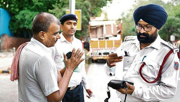 delhi police and violators fined