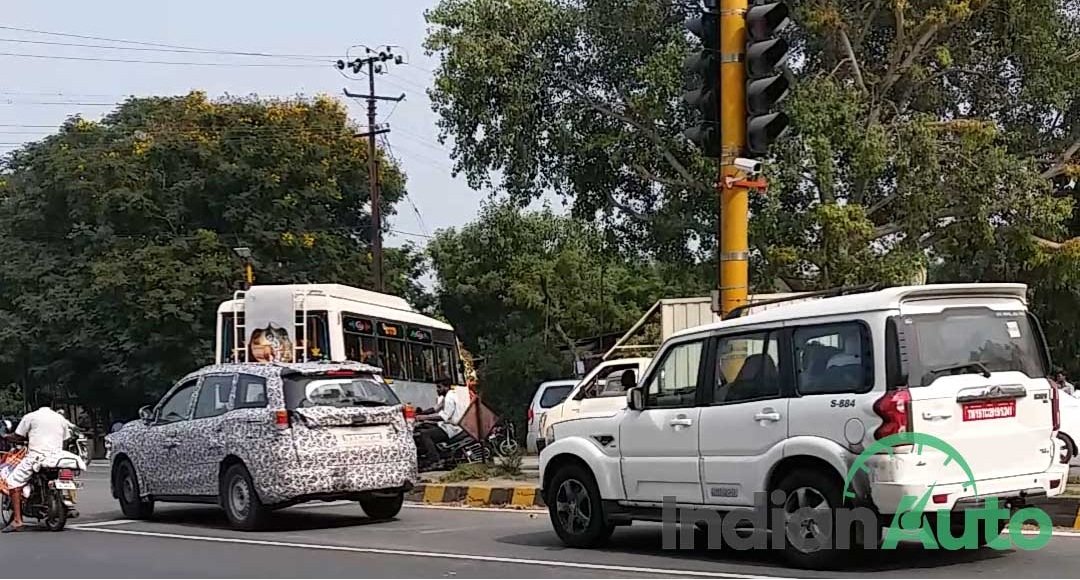 2020 Mahindra XUV500 Image rear angle