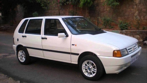 white fiat uno