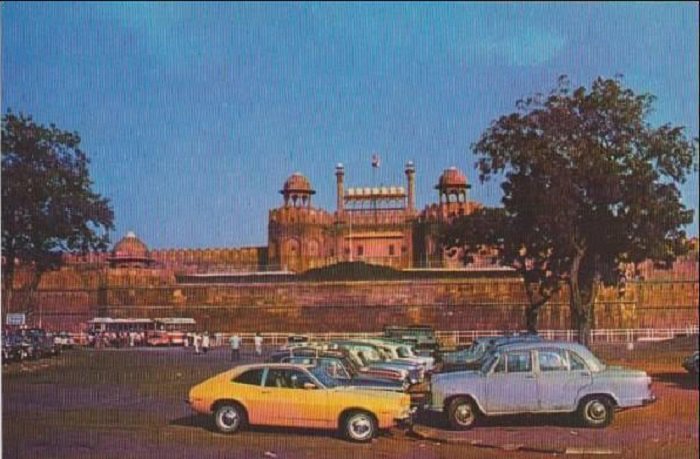 Car Parking In Chandni Chowk 