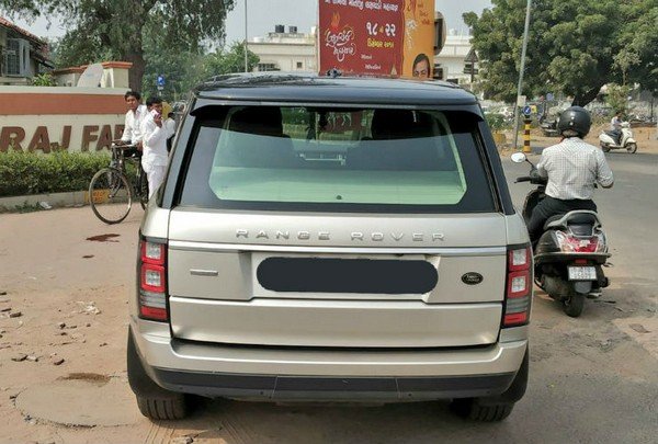 seized range rover silver rear