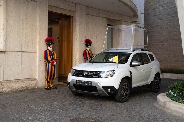 renault duster popemobile white front angle