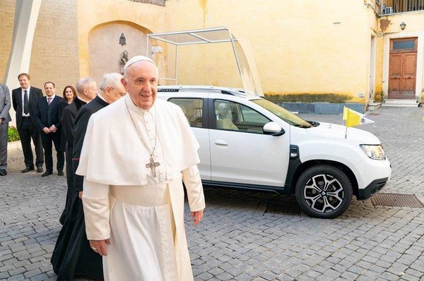 renault duster popemobile white with Pope Francis