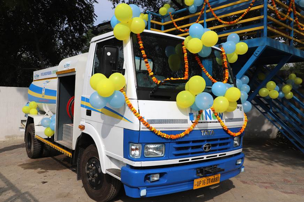 Front side view of the Bharat Petroleum truck