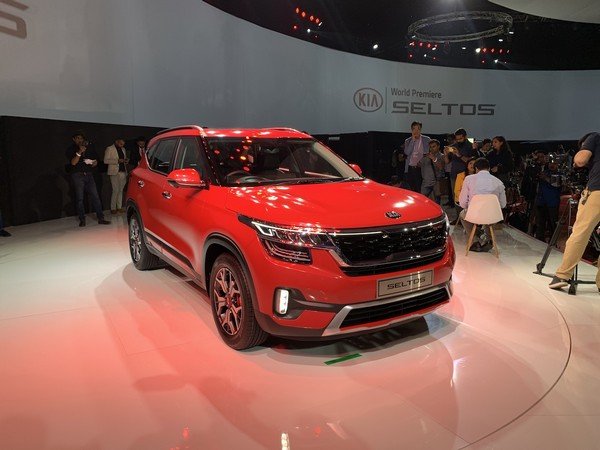 kia seltos red front three quarters right side