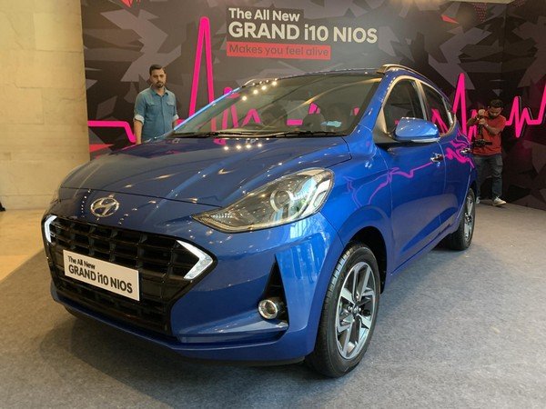 hyundai grand i10 nios blue front angle