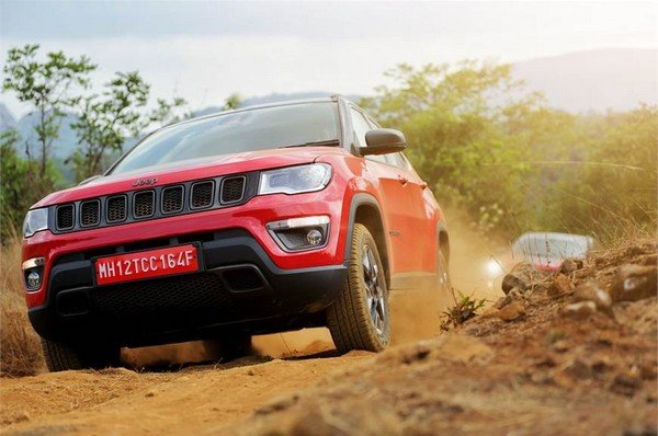 2019 jeep compass trailhawk red front angle
