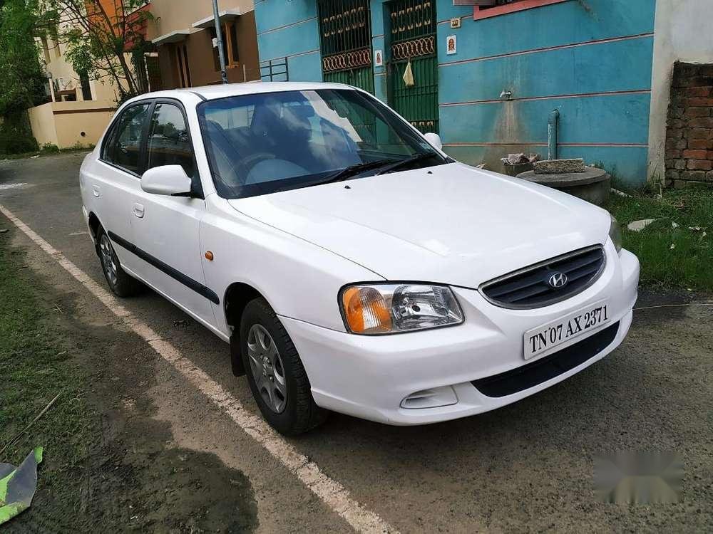 Accent car online white colour