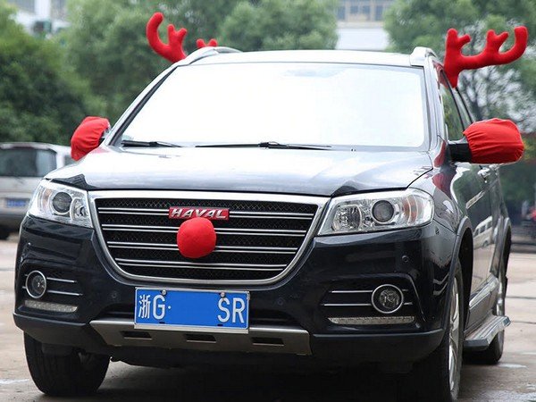 Celebrate Christmas With The Most Unique Car Decorations
