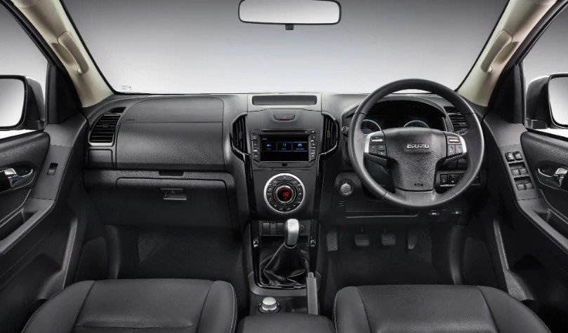 2019 Isuzu D-Max V-Cross interior dashboard layout