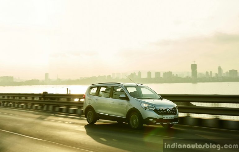 2019 Renault Lodgy right side view