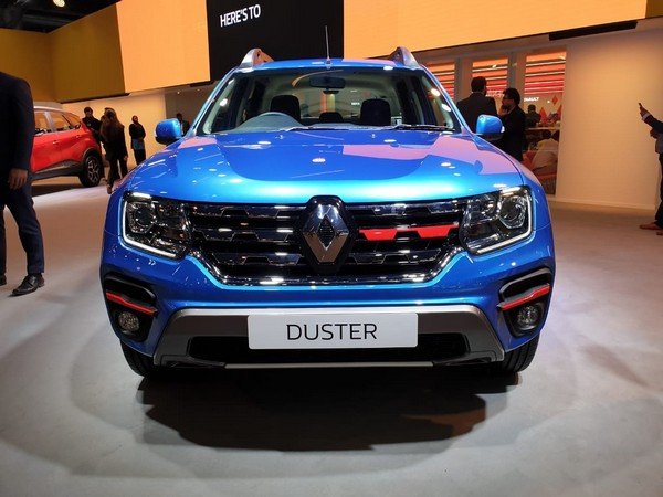 renault duster turbo variant front angle