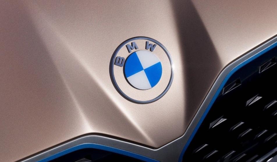 BMW Gets New Logo Design