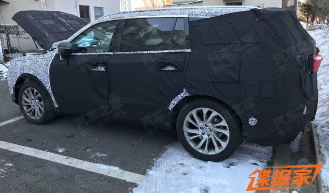 2021 Ford Endeavour spy pic side