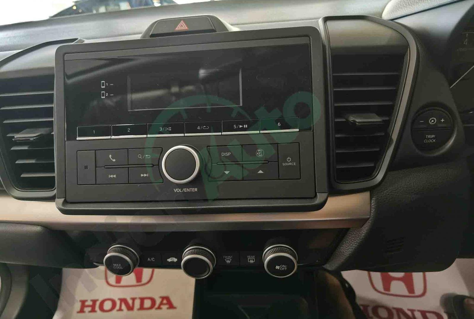 Interior of New-gen Honda City (Low Variant) Compared with Maruti Ciaz Delta