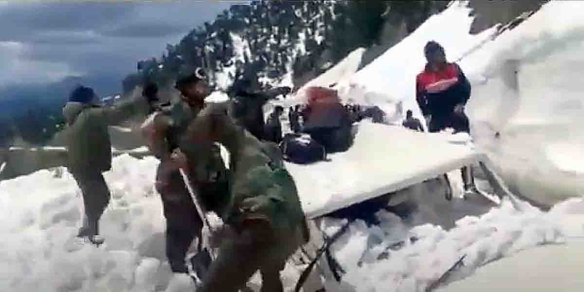 Watch Indian Army Rescuing A Mahindra Bolero Stuck in Avalanche 