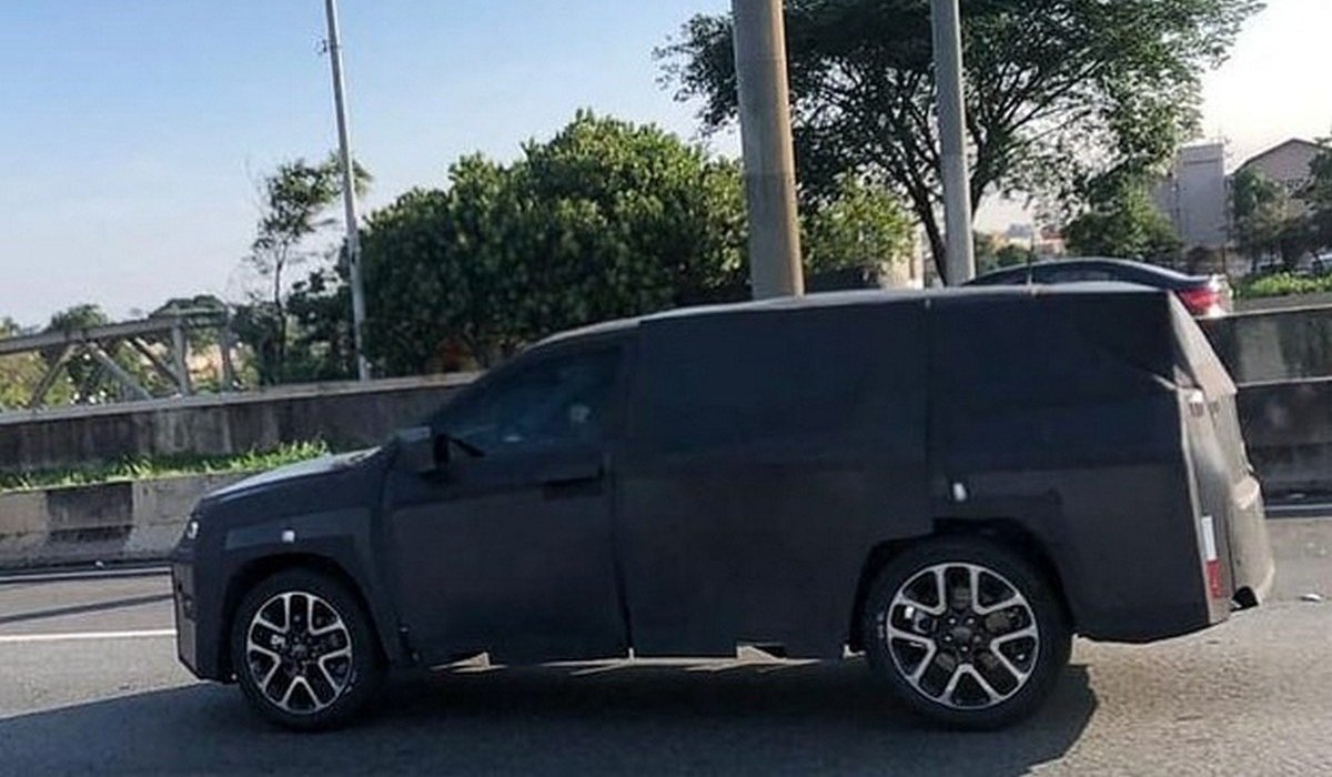 2021 Jeep Compass 7-seater (Grand Compass) spied