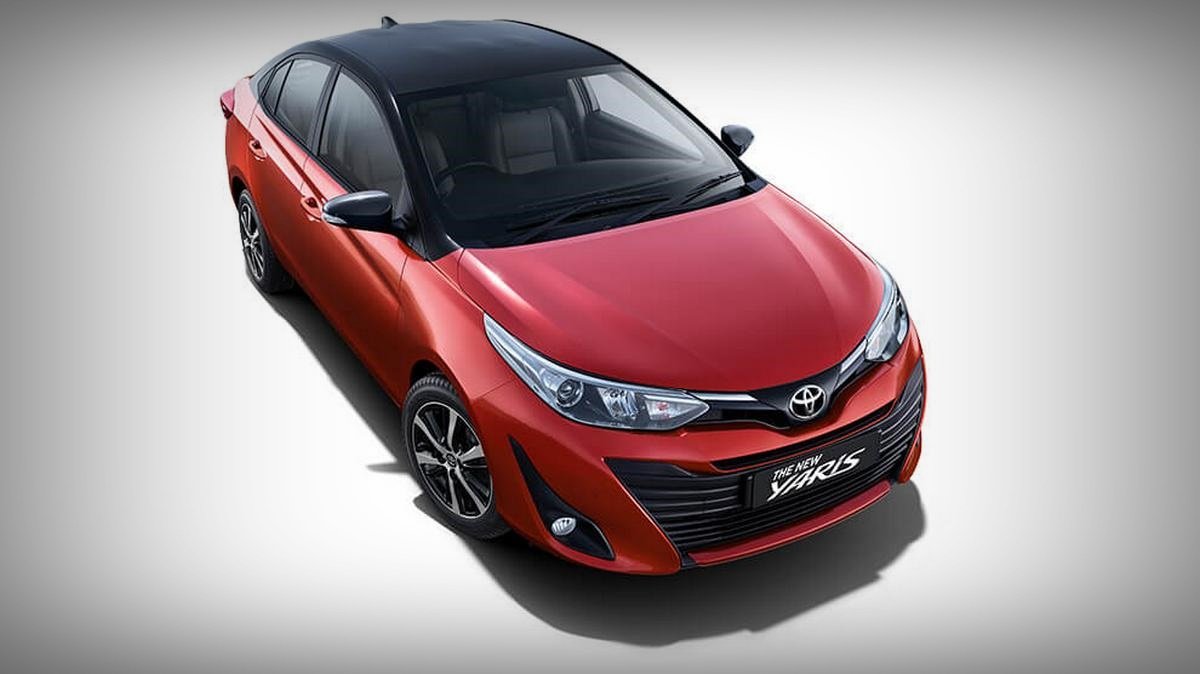 Toyota Yaris front view red color 