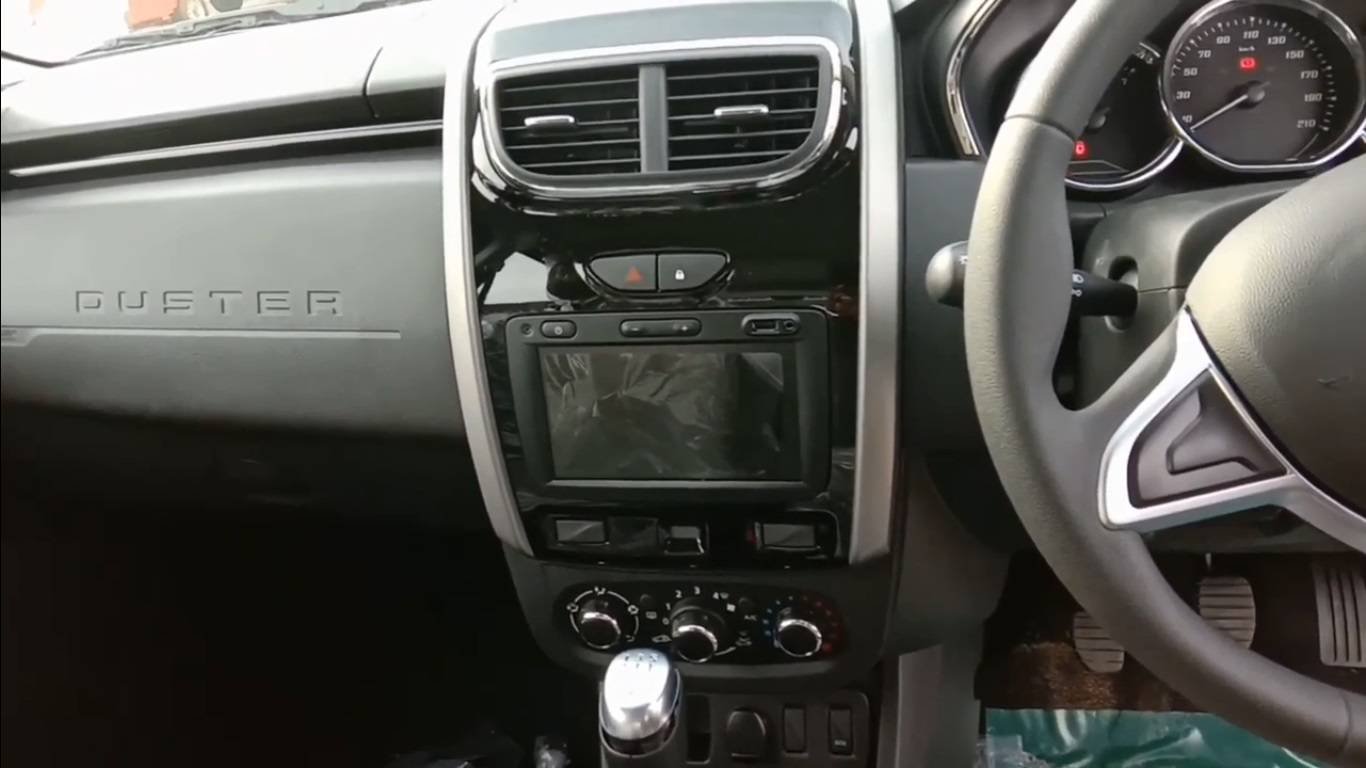 Renault Duster interior dashboard 