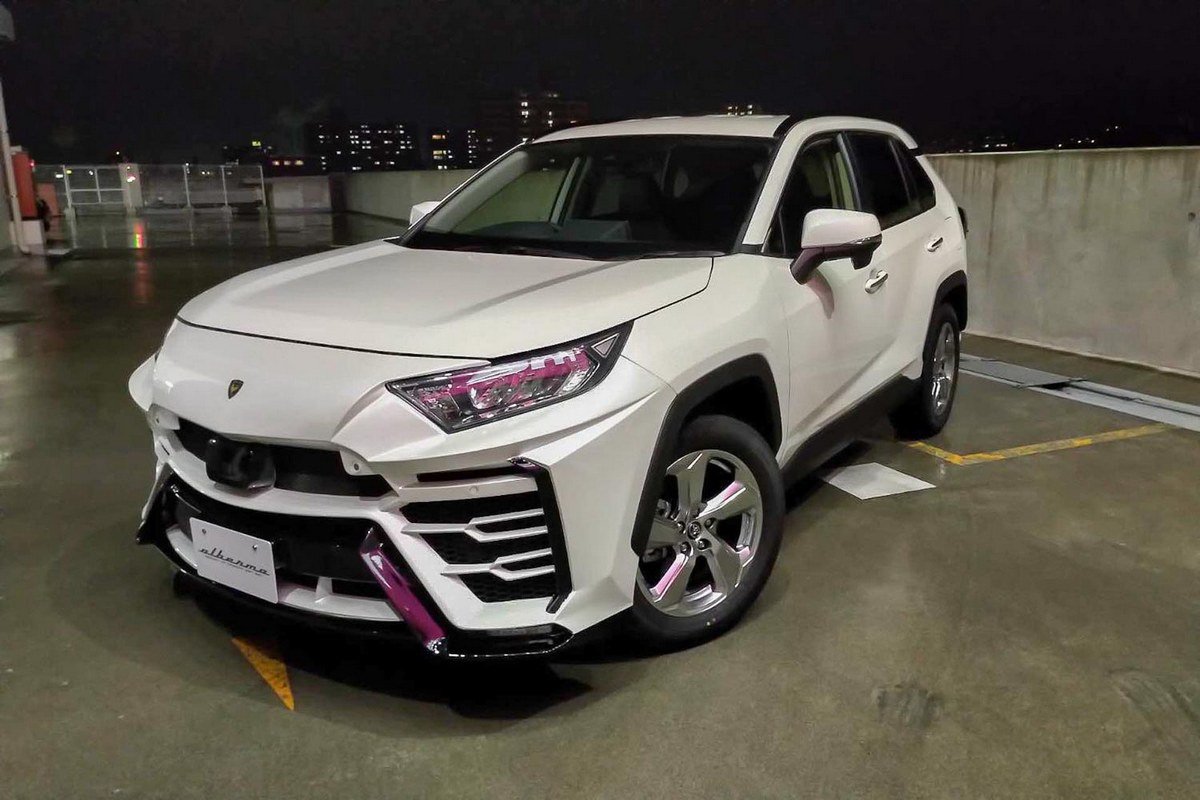Front-side-look-of-Toyota-RAV4