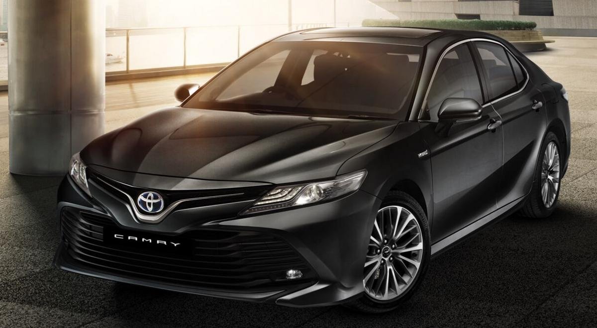 2020 toyota camry front three quarters images 1