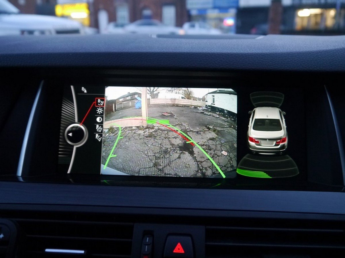 reverse parking camera display on dashboard
