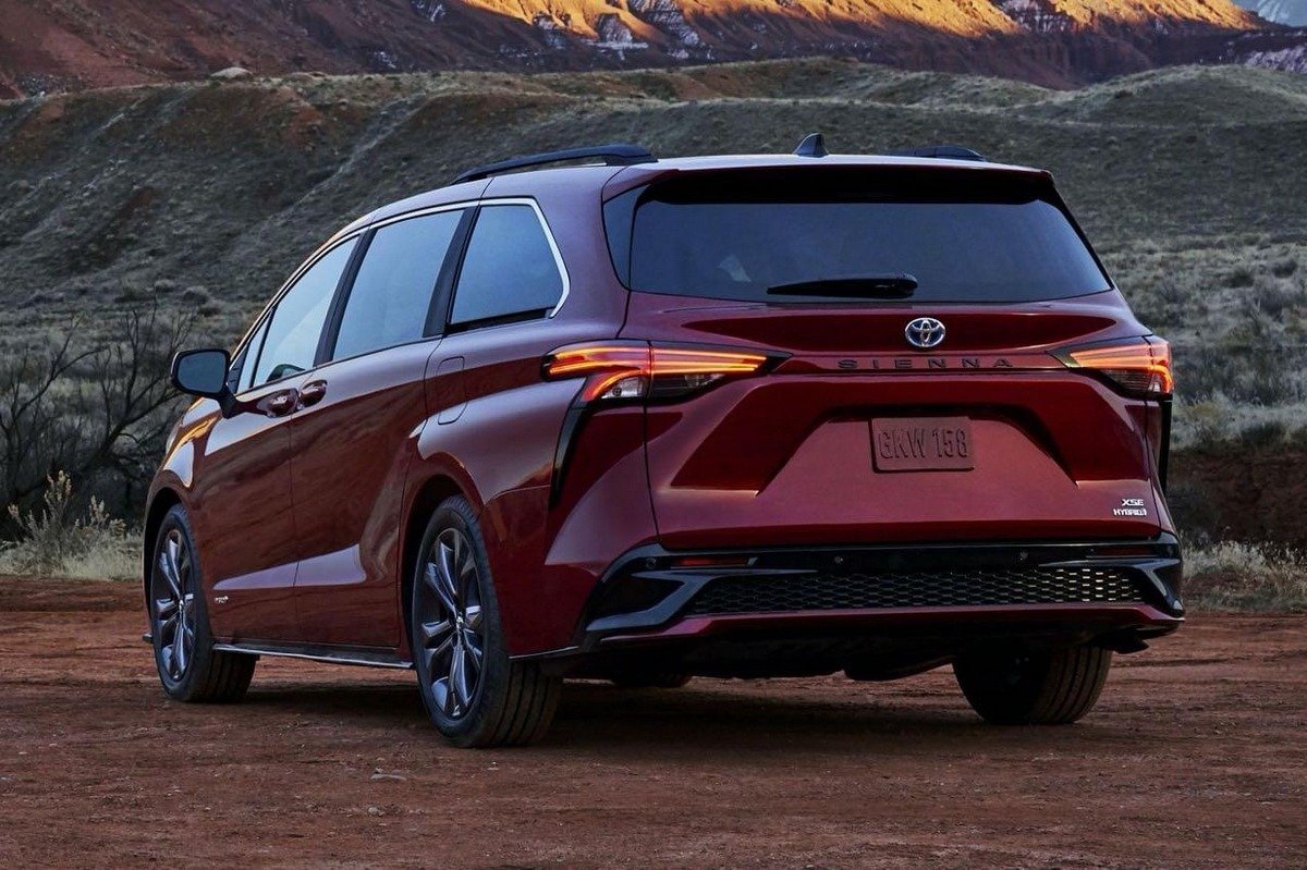 Rear-side-look-of-the-Toyota-Sienna