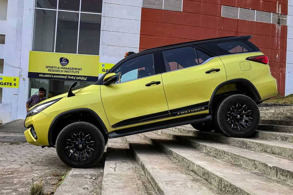 modified toyota fortuner going down steps